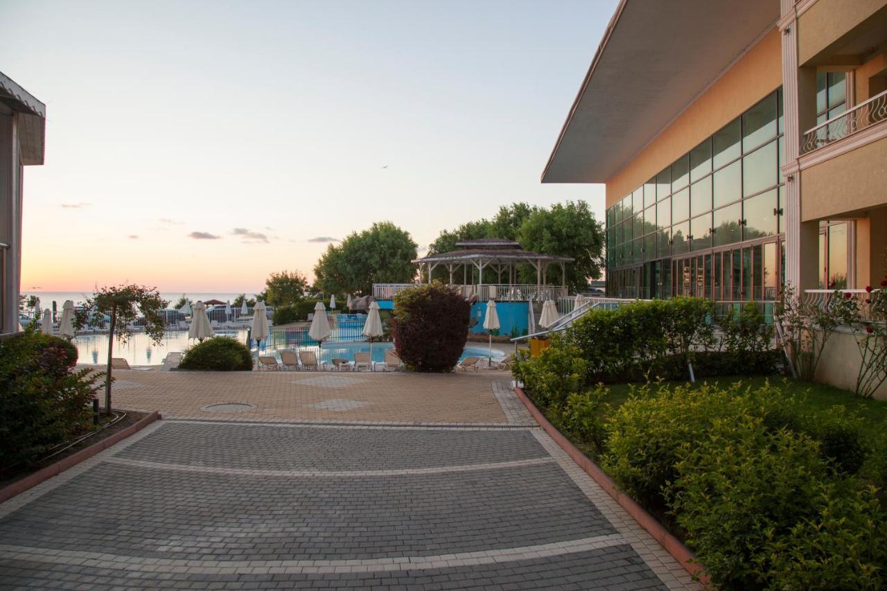 Hotel Perla Beach Luxury Primorsko Exteriör bild
